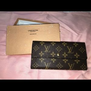 Authentic vintage Louis Vuitton Sara monogram wallet